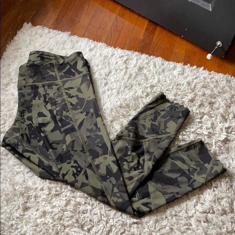 Lululemon Scalloped Tight Stuff Tight